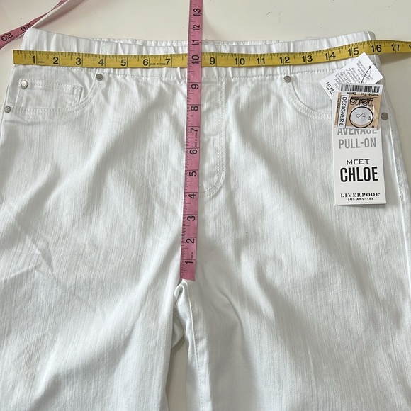 Liverpool Los Angeles Chloe Bermuda Rolled Cuff Stretch Shorts Bright White - Picture 11 of 14